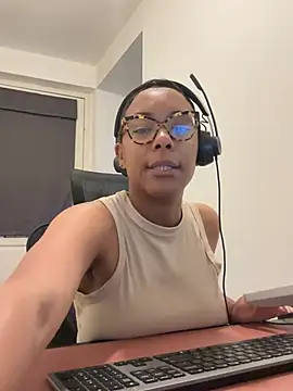 Melia Rayne online show from May 11, 2026, 9:54 am