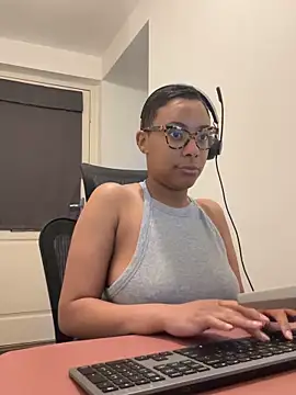 Melia Rayne online show from April 15, 2026, 9:26 am