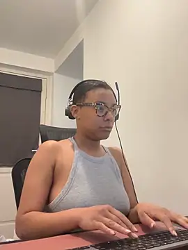 Melia Rayne online show from April 17, 2026, 9:23 am