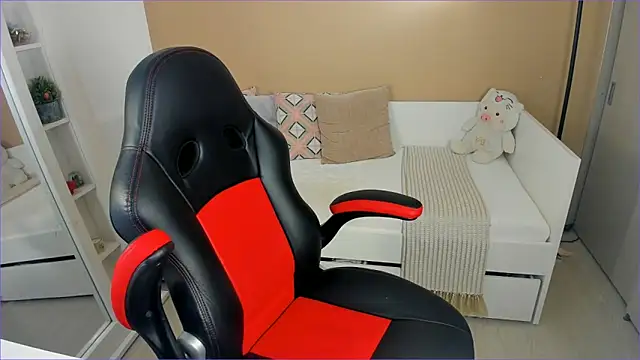 ValentinaMilann online show from November 2, 2025, 9:09 pm