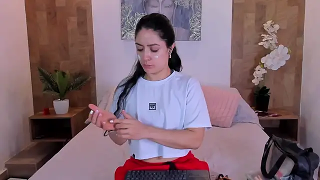 Snapshot of isabella_winkler chatting on March 2, 2026, 10:44 am isabella winkler online show from March 2, 2026, 10:44 am