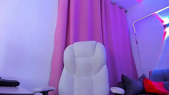 Snapshot of gaaby_foxx chatting on October 7, 2025, 1:23 pm gaaby foxx online show from October 7, 2025, 1:23 pm