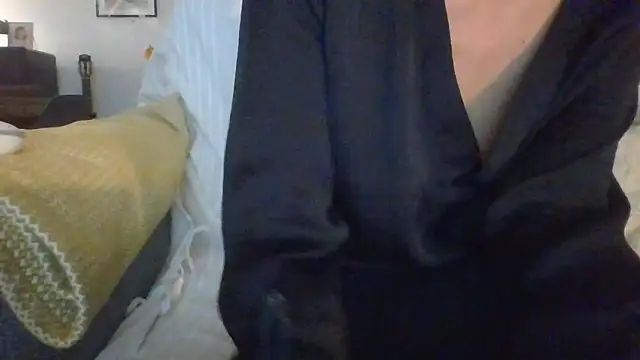 Snapshot of Valentinette chatting on October 28, 2025, 10:31 pm Valentinette online show from October 28, 2025, 10:31 pm