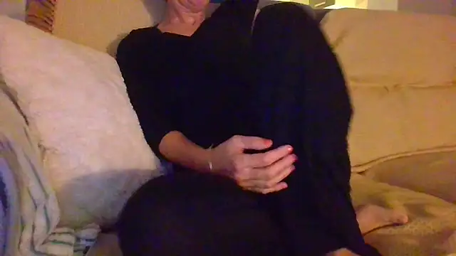 Snapshot of Valentinette chatting on November 21, 2025, 9:14 pm Valentinette online show from November 21, 2025, 9:14 pm