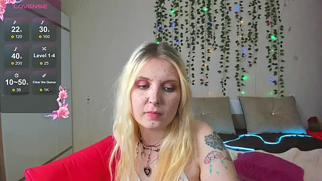 Snapshot of Moon___Love chatting on March 12, 2025, 3:29 pm Moon Love online show from March 12, 2025, 3:29 pm