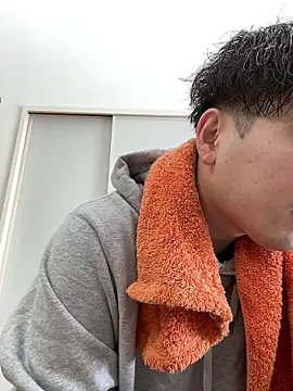 waka3232 online show from February 12, 2026, 2:11 am