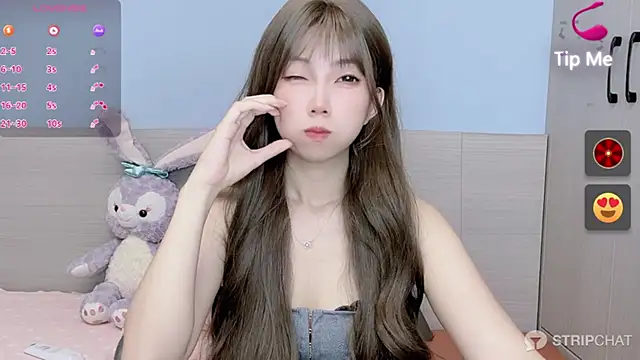 Snapshot of Evelyn-168 chatting on October 4, 2025, 2:07 pm Evelyn-168 online show from October 4, 2025, 2:07 pm