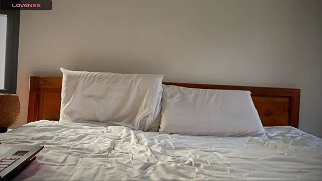 Snapshot of Aurora_5 chatting on March 9, 2025, 8:18 am Aurora 5 online show from March 9, 2025, 8:18 am