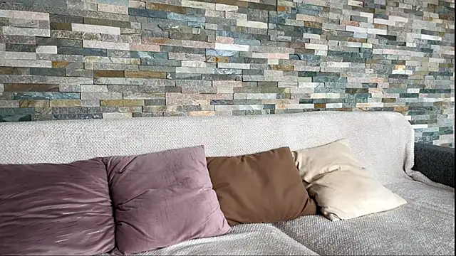 Snapshot of Aurora_5 chatting on October 2, 2025, 11:24 am Aurora 5 online show from October 2, 2025, 11:24 am