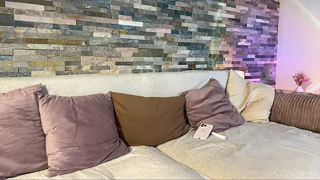 Snapshot of Aurora_5 chatting on November 12, 2025, 7:23 am Aurora 5 online show from November 12, 2025, 7:23 am