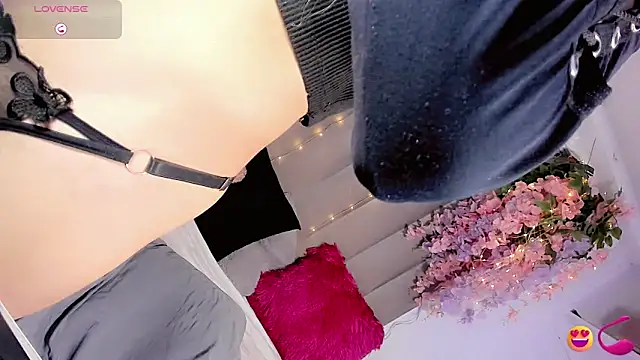 Nina Keyli online show from May 9, 2026, 8:01 pm