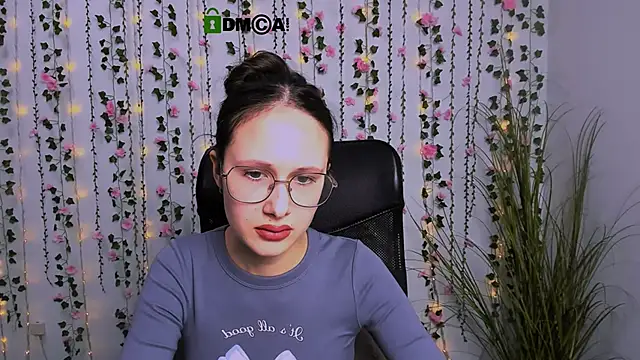Snapshot of mona_cloud chatting on March 21, 2025, 9:45 am mona cloud online show from March 21, 2025, 9:45 am