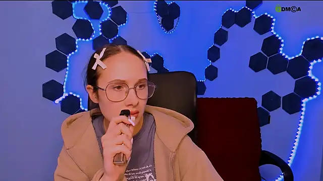 Snapshot of mona_cloud chatting on December 20, 2025, 10:12 pm mona cloud online show from December 20, 2025, 10:12 pm