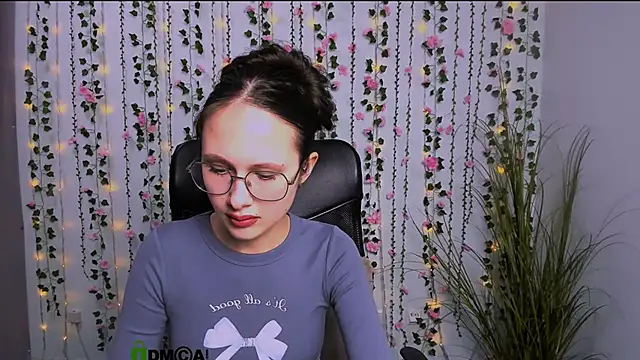 Snapshot of mona_cloud chatting on March 21, 2025, 3:57 pm mona cloud online show from March 21, 2025, 3:57 pm