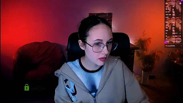 Snapshot of mona_cloud chatting on December 19, 2025, 7:49 pm mona cloud online show from December 19, 2025, 7:49 pm