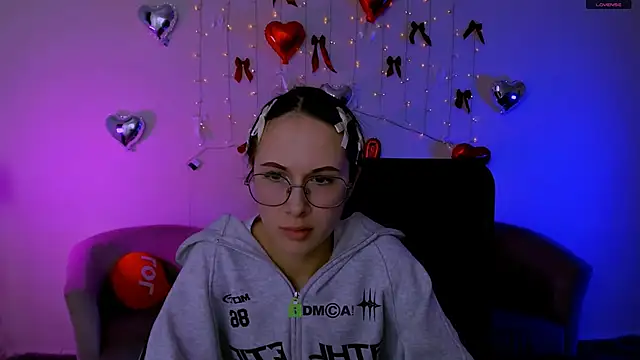 Snapshot of mona_cloud chatting on February 10, 2026, 7:46 pm mona cloud online show from February 10, 2026, 7:46 pm