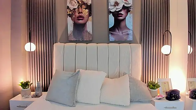 Snapshot of GiannaColling1 chatting on October 24, 2025, 6:18 pm GiannaColling1 online show from October 24, 2025, 6:18 pm