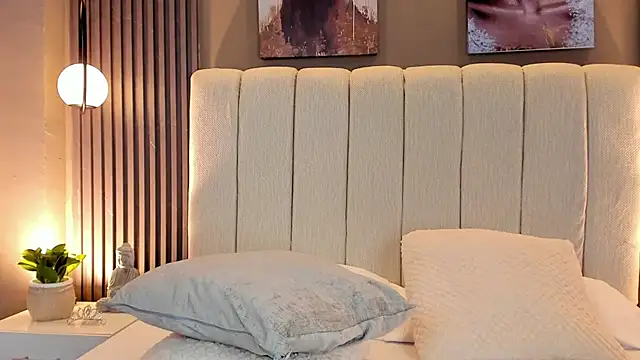 Snapshot of GiannaColling1 chatting on October 29, 2025, 9:14 pm GiannaColling1 online show from October 29, 2025, 9:14 pm