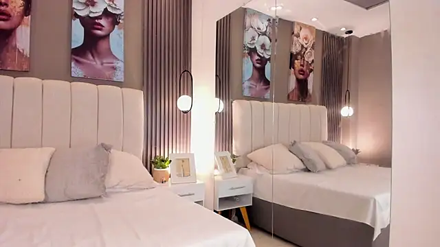 Snapshot of GiannaColling1 chatting on November 19, 2025, 8:53 pm GiannaColling1 online show from November 19, 2025, 8:53 pm