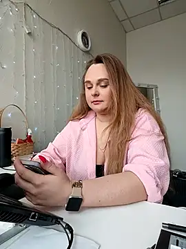 Juicy PeachLux online show from April 8, 2026, 5:53 am