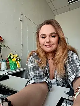 Juicy PeachLux online show from September 21, 2025, 9:47 am