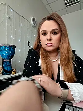 Snapshot of Juicy_PeachLux chatting on February 8, 2026, 7:39 am Juicy PeachLux online show from February 8, 2026, 7:39 am