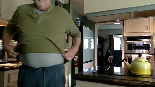 Snapshot of superbearboss chatting on December 20, 2025, 3:26 pm superbearboss online show from December 20, 2025, 3:26 pm