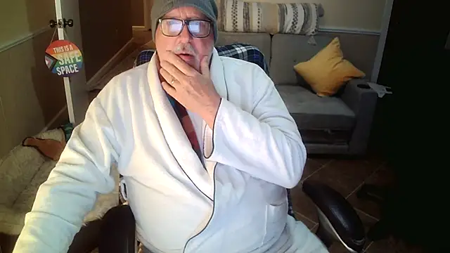 Snapshot of superbearboss chatting on January 13, 2026, 12:15 am superbearboss online show from January 13, 2026, 12:15 am