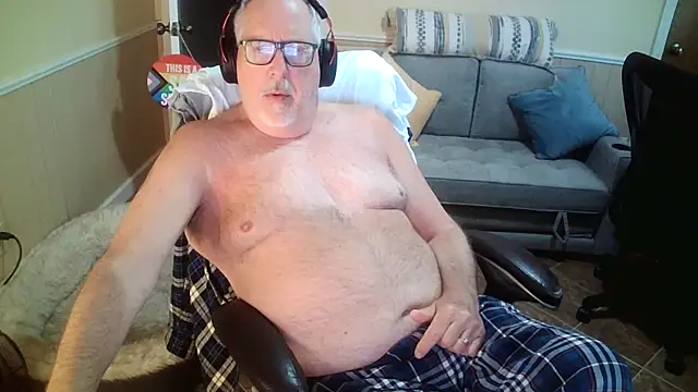 Snapshot of superbearboss chatting on April 26, 2026, 2:36 pm superbearboss online show from April 26, 2026, 2:36 pm