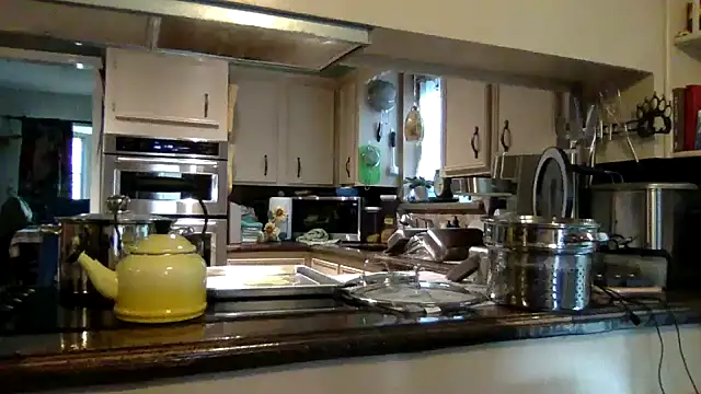 Snapshot of superbearboss chatting on December 21, 2025, 8:31 pm superbearboss online show from December 21, 2025, 8:31 pm