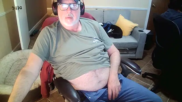 Snapshot of superbearboss chatting on December 17, 2025, 6:24 pm superbearboss online show from December 17, 2025, 6:24 pm