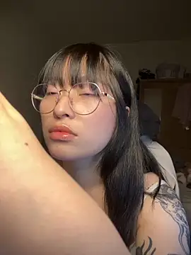 Snapshot of 214Jun chatting on November 17, 2025, 3:05 pm 214Jun online show from November 17, 2025, 3:05 pm