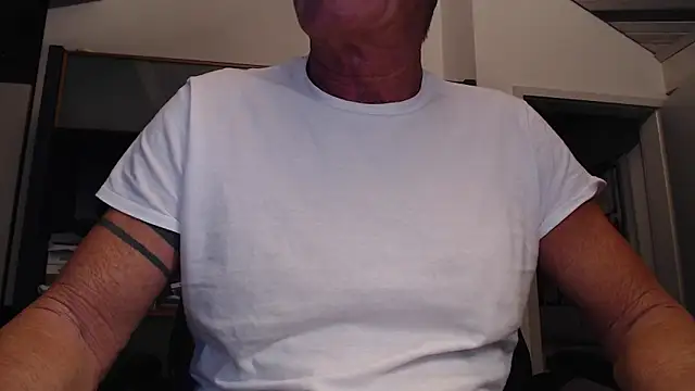 Snapshot of munichrubber chatting on December 29, 2024, 4:18 pm munichrubber online show from December 29, 2024, 4:18 pm
