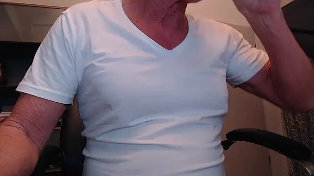Snapshot of munichrubber chatting on December 21, 2024, 5:58 am munichrubber online show from December 21, 2024, 5:58 am