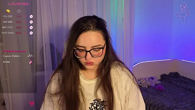 MiraLuccian online show from September 17, 2025, 7:27 pm