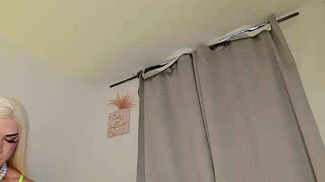 Snapshot of isahilton1 chatting on October 22, 2025, 6:18 pm isahilton1 online show from October 22, 2025, 6:18 pm