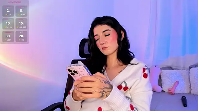 Snapshot of Hi_Soyfer chatting on December 21, 2025, 1:24 pm Hi Soyfer online show from December 21, 2025, 1:24 pm