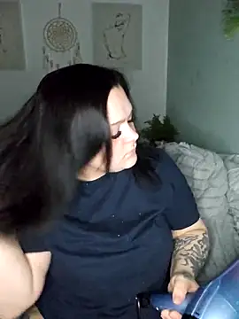 Snapshot of Saucy-Serenity chatting on April 28, 2026, 8:46 pm Saucy-Serenity online show from April 28, 2026, 8:46 pm