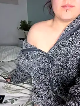 Saucy-Serenity online show from March 13, 2025, 6:56 pm