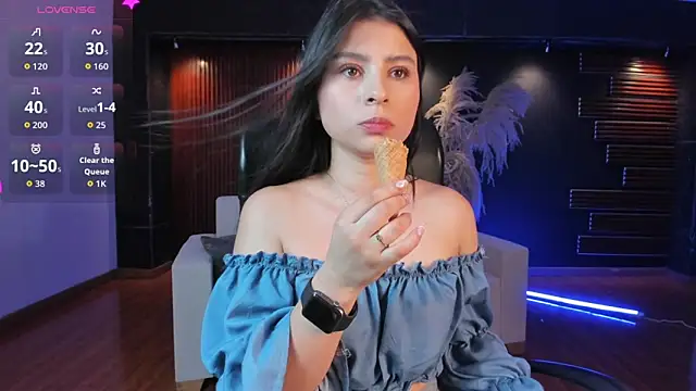 Catalina Santhana online show from October 10, 2025, 6:31 pm