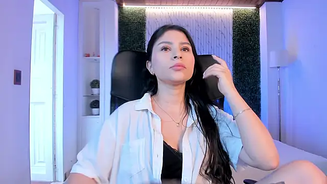 Catalina Santhana online show from October 8, 2025, 6:41 pm