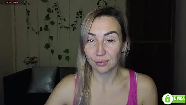 Kiss julli88I online show from December 17, 2025, 6:35 pm