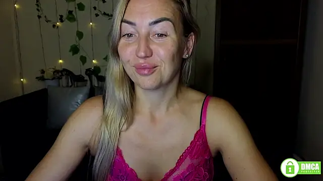 Kiss julli88I online show from September 19, 2025, 5:28 pm