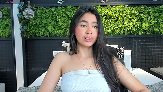 Snapshot of Linda-Shy chatting on March 18, 2025, 3:01 pm Linda-Shy online show from March 18, 2025, 3:01 pm