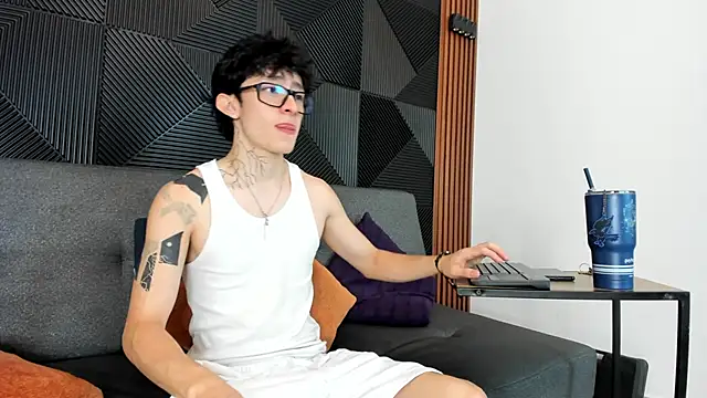 Snapshot of troy_rouge chatting on March 16, 2025, 12:00 pm troy rouge online show from March 16, 2025, 12:00 pm