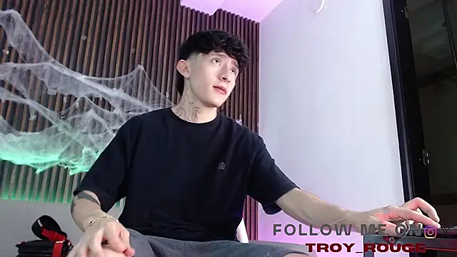 troy rouge online show from October 25, 2025, 7:14 pm