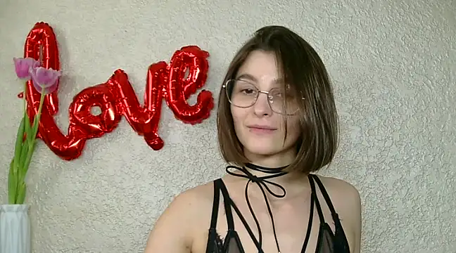 Snapshot of luna_Gharming chatting on March 12, 2025, 12:47 pm luna Gharming online show from March 12, 2025, 12:47 pm