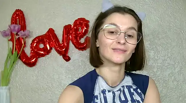 Snapshot of luna_Gharming chatting on March 13, 2025, 12:35 pm luna Gharming online show from March 13, 2025, 12:35 pm