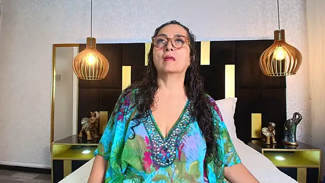 AlessandraLeroy online show from November 16, 2025, 1:05 pm