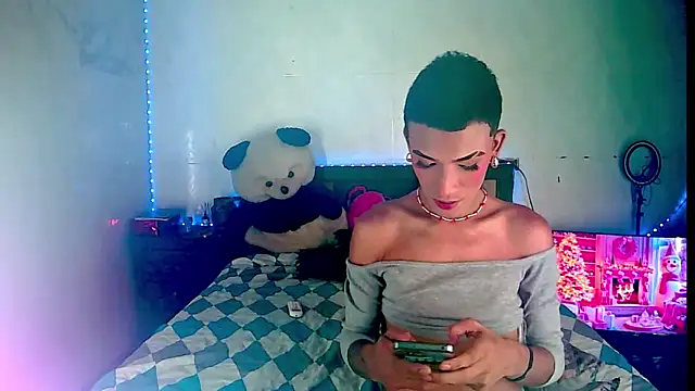 KimberlyXtreme online show from December 19, 2025, 1:02 pm